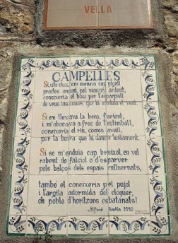 Placa amb el poema a la plaça Vella de campelles